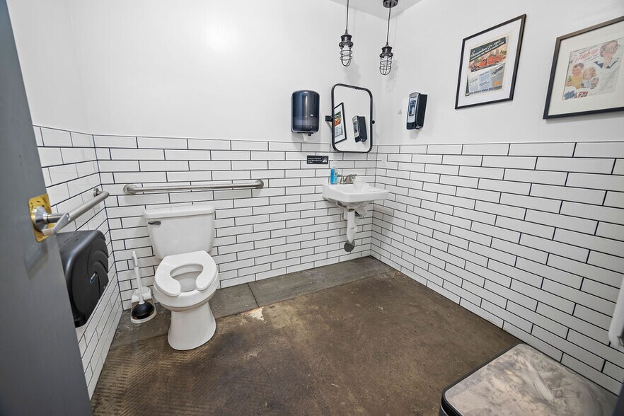 More Photos Of 1589 W Victory Way, Craig Flex For Sale