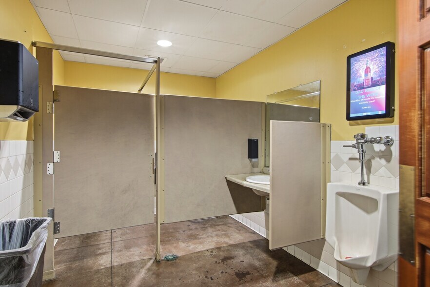 More Photos Of 442 Water St, Eau Claire Bar For Sale