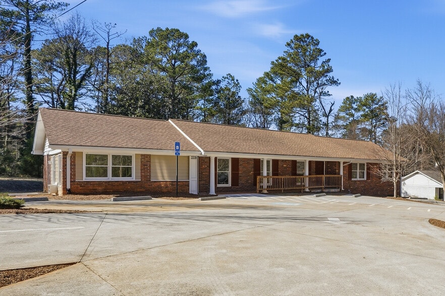 More Photos Of 2239 Scenic Dr, Snellville Office For Sale