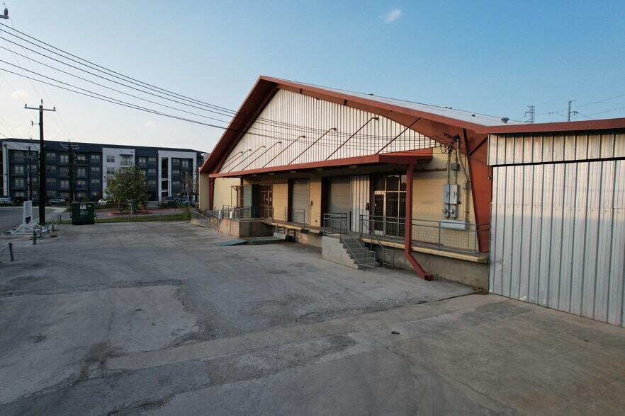 More Photos Of 319 W Peden, San Antonio Distribution For Sale