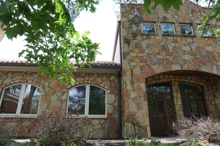 More Photos Of 2500 W William Cannon Dr, Austin Unknown For Lease