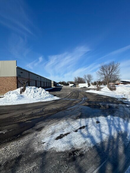 More Photos Of 728 Schelfhout Ln, Kimberly Freestanding For Sale