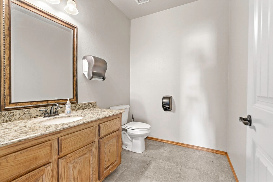 More Photos Of 10910 N County Road 3010, Lindsay Warehouse For Sale