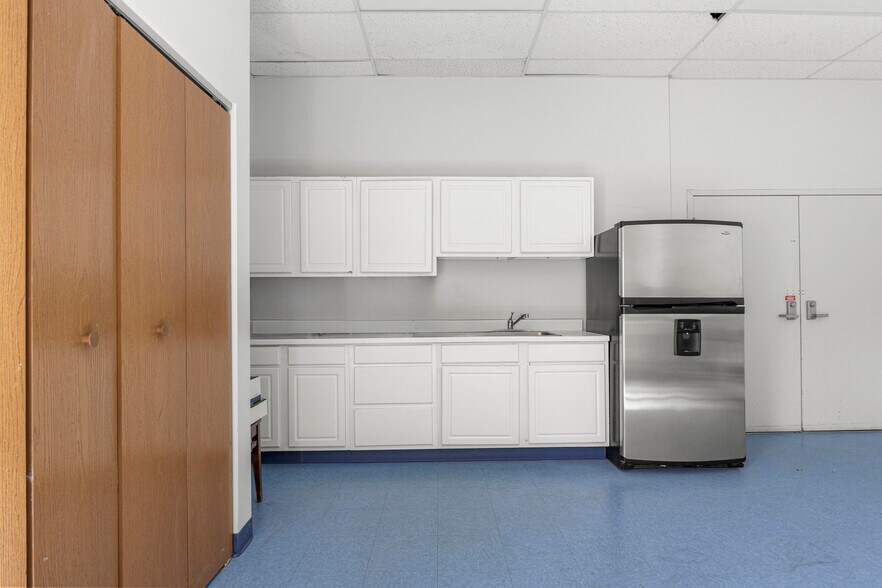 More Photos Of 35425 W Michigan Ave, Wayne General Retail For Lease