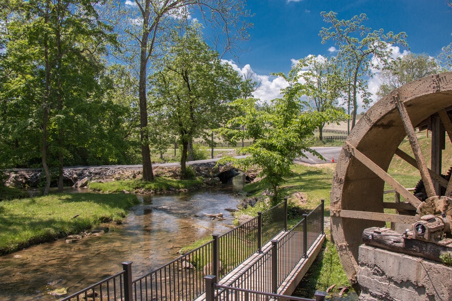 More Photos Of 21405 Parks Mill Rd, Abingdon Lodge Meeting Hall For Sale