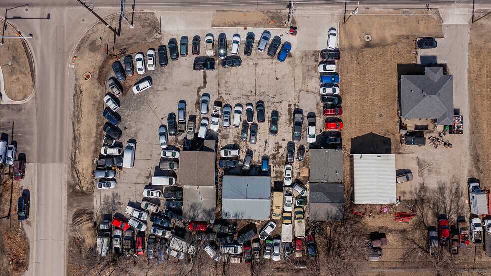 Primary Photo Of 325-355 NE Broadway Avenue, Des Moines Auto Dealership For Sale