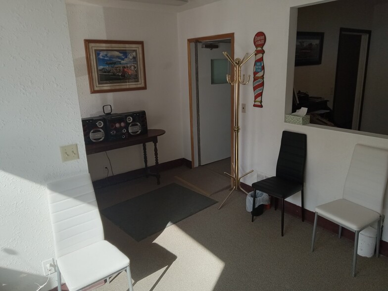 More Photos Of 326 Main St, Blooming Prairie Office For Lease