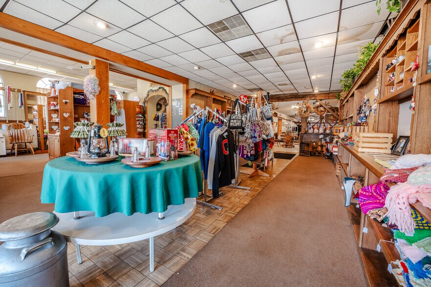 More Photos Of 176 N Market St, Shreve General Retail For Sale