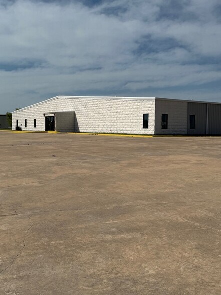 More Photos Of 1008 Carlos Parker Blvd SW, Taylor Warehouse For Sale