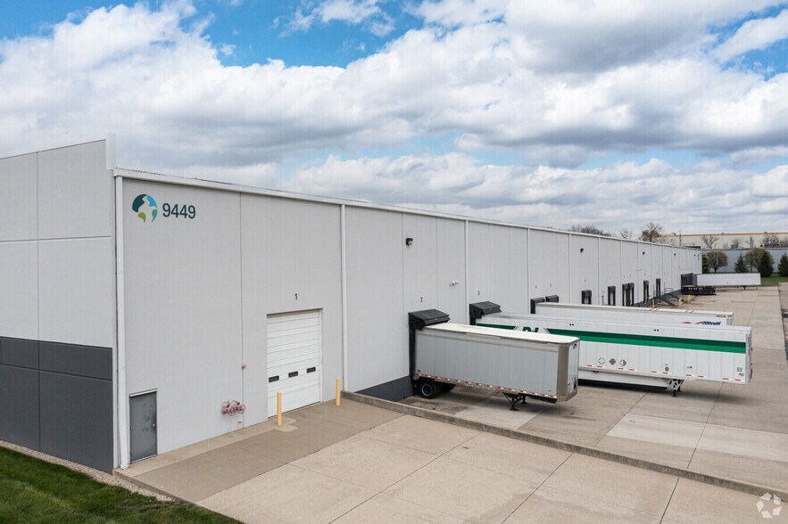 More Photos Of 9449 Glades Dr, Hamilton Warehouse For Lease