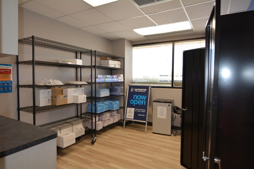 More Photos Of 10503 W Thunderbird Blvd, Sun City Medical For Lease