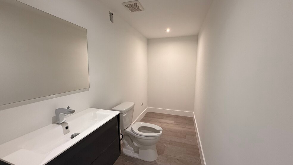 More Photos Of 8335 NW 64th St, Medley Light Distribution For Sale