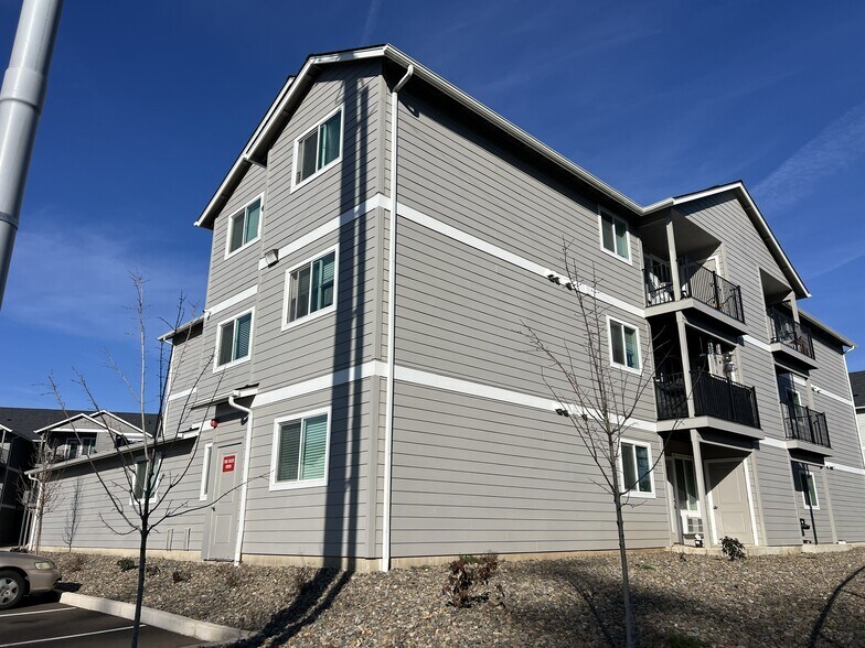 More Photos Of 972 N 2nd St, Jefferson Multifamily For Sale