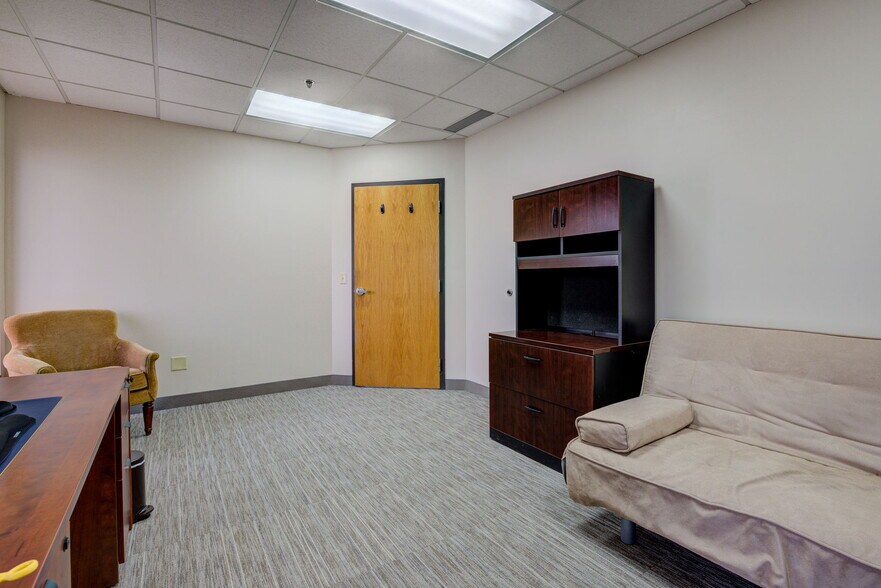 More Photos Of 1301 Cliff Rd E, Burnsville Showroom For Sale