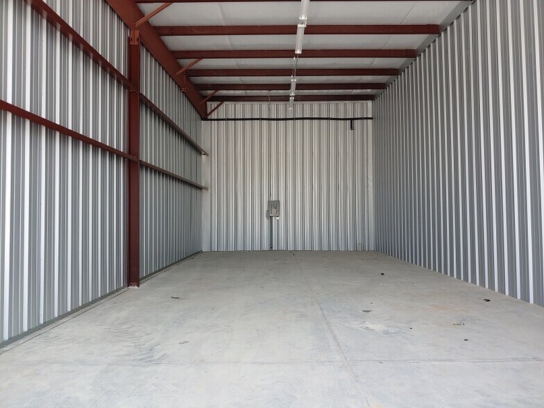 More Photos Of 10027 Harmon Rd, Fort Worth Unknown For Lease