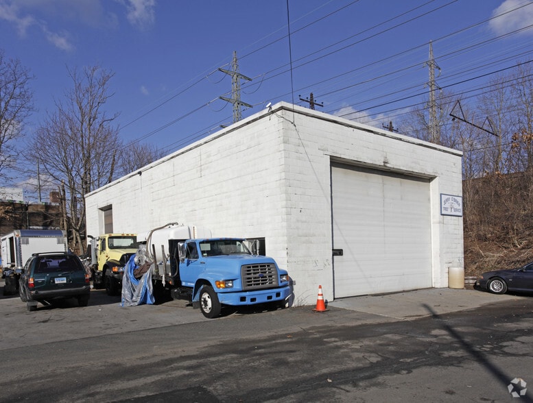More Photos Of 130 Lenox Ave, Stamford Warehouse For Sale