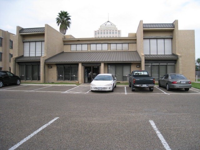 More Photos Of 3700 N 10th St, McAllen Office For Lease