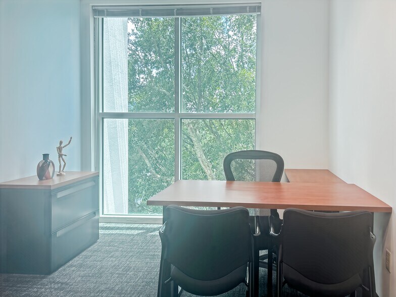 More Photos Of 1800 Pembrook Dr, Orlando Coworking Space