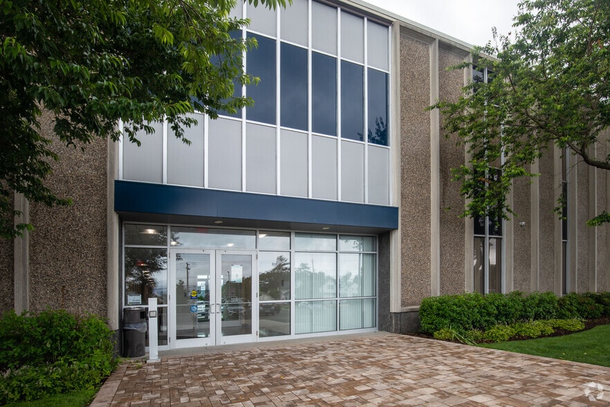 More Photos Of 999 Stewart Ave, Bethpage Office For Lease