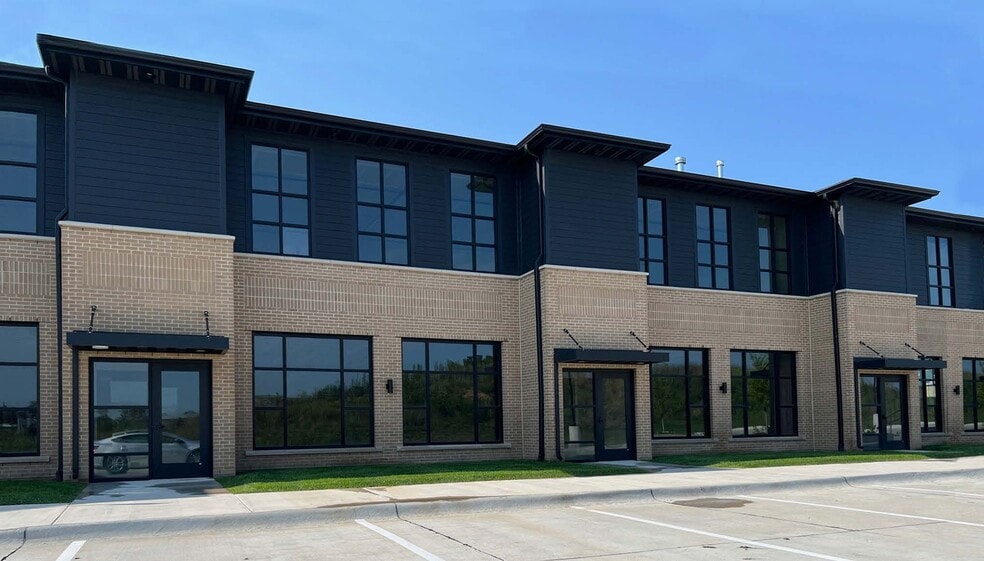 More Photos Of 8053 N 157th St, Bennington General Retail For Lease