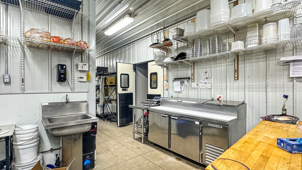 More Photos Of 916 S Mitchell St, Cadillac Restaurant For Sale