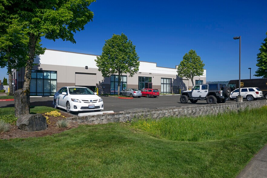 More Photos Of 1020-1080 NW Corporate Dr, Troutdale Unknown For Lease
