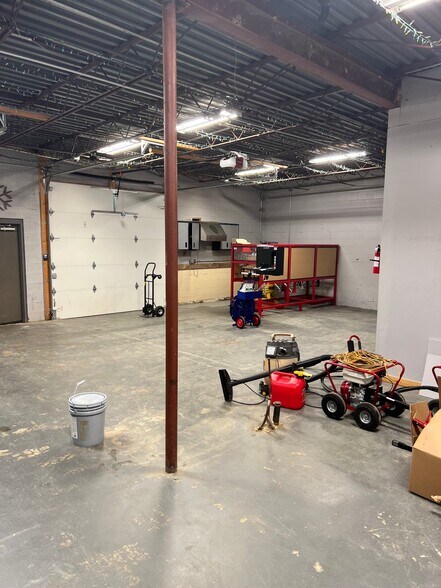 More Photos Of 900 Creekside Rd, Chattanooga Light Distribution For Sale