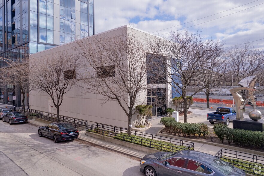 More Photos Of 1133 W Van Buren St, Chicago Medical For Lease