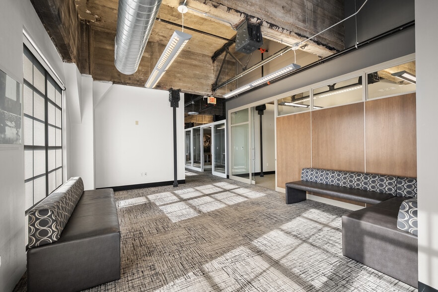 More Photos Of 1600 N Broadway, Saint Louis Manufacturing For Sale