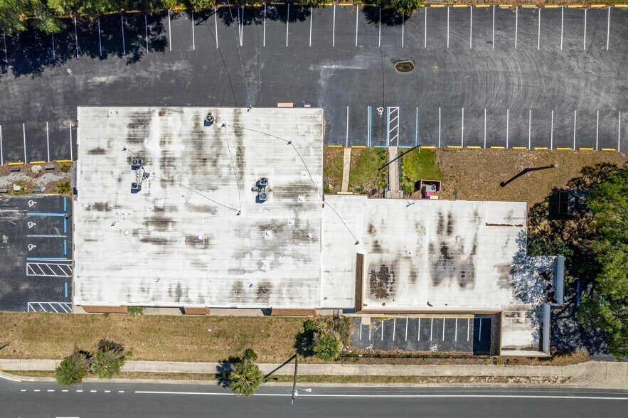 More Photos Of 601 S Us-41, Inverness Medical For Sale