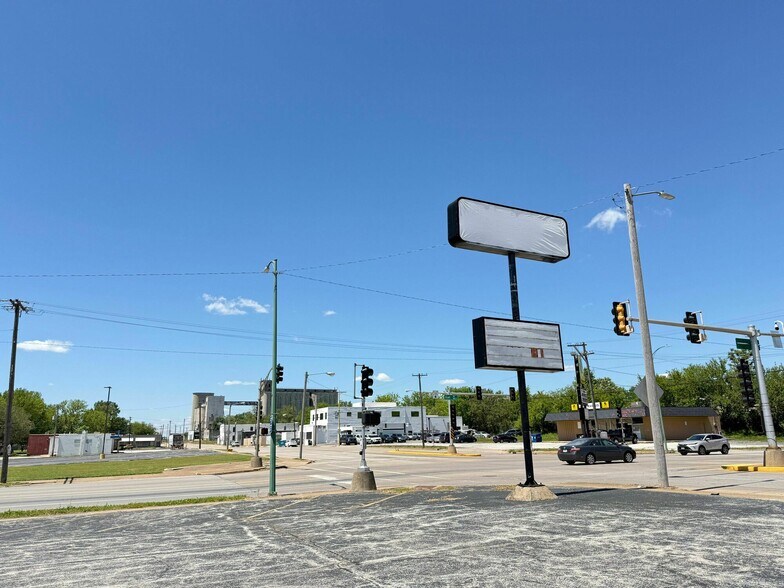 More Photos Of 634 W Commercial St, Springfield General Retail For Lease
