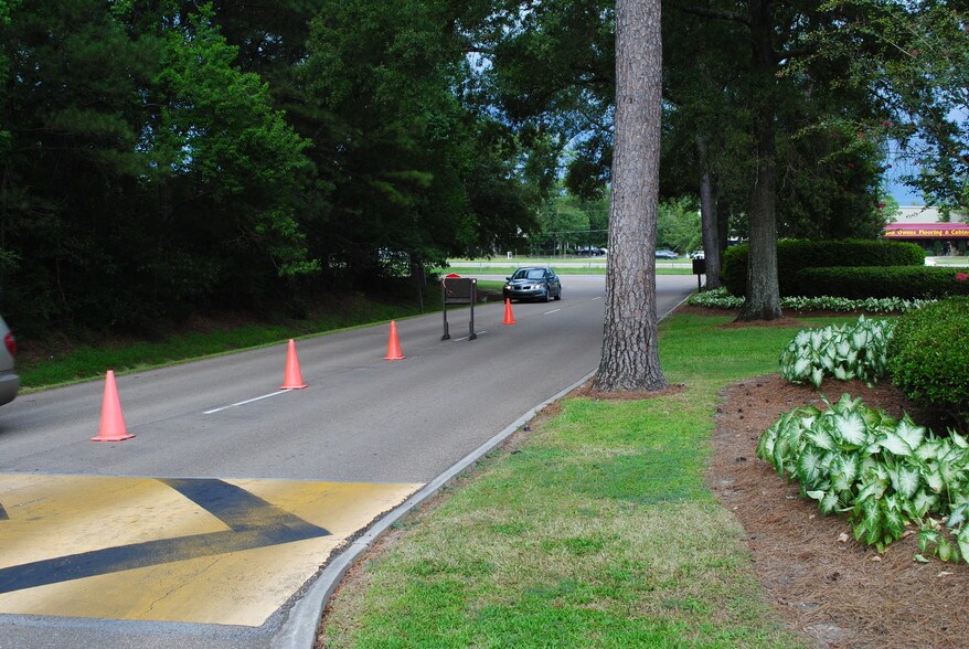 More Photos Of 102 Fontainbleau Dr, Mandeville Office For Lease