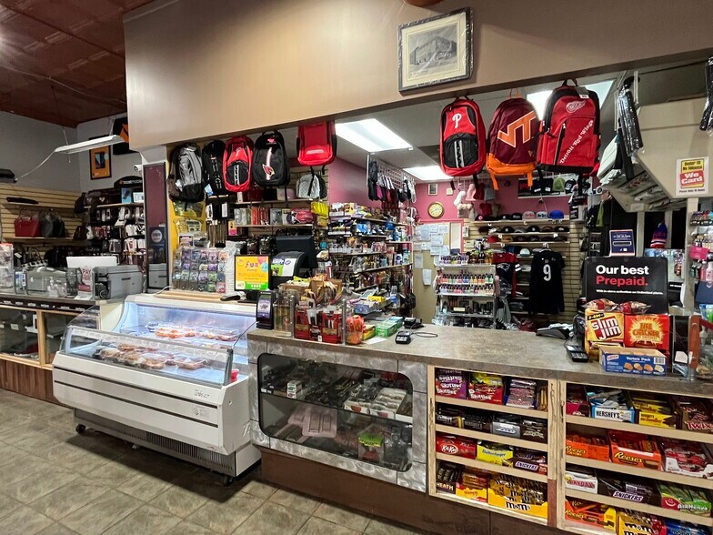 More Photos Of 901 Madison Ave, Toledo Storefront Retail Residential For Lease