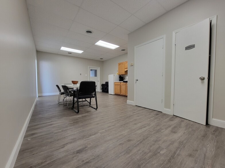 More Photos Of 6202 Material Ave, Loves Park Light Distribution For Sale