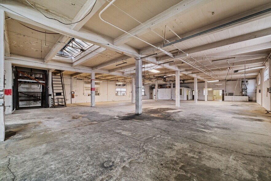 More Photos Of 135 E Cevallos St, San Antonio Manufacturing For Lease