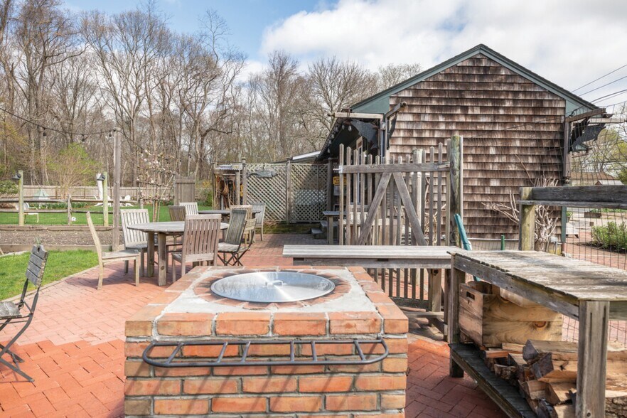 More Photos Of 1615 Bridgehampton, Sag Harbor Restaurant For Sale
