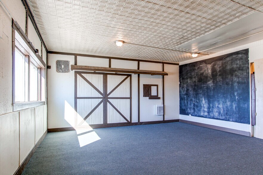 More Photos Of 618 1st Ave, Deer Trail Restaurant For Sale