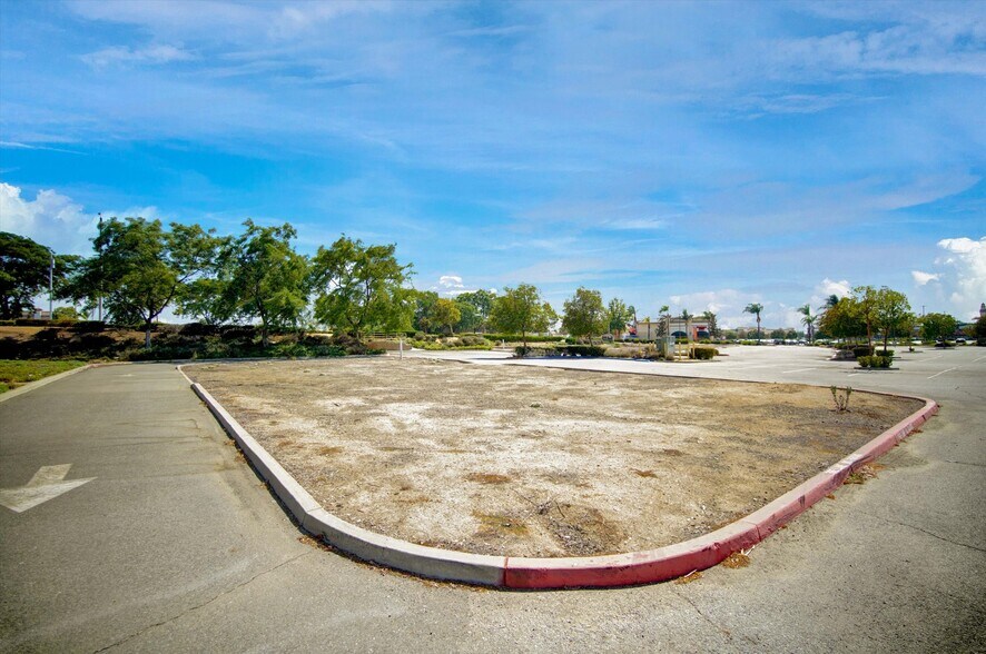 More Photos Of Canyon Springs Parkway, Riverside Land For Lease