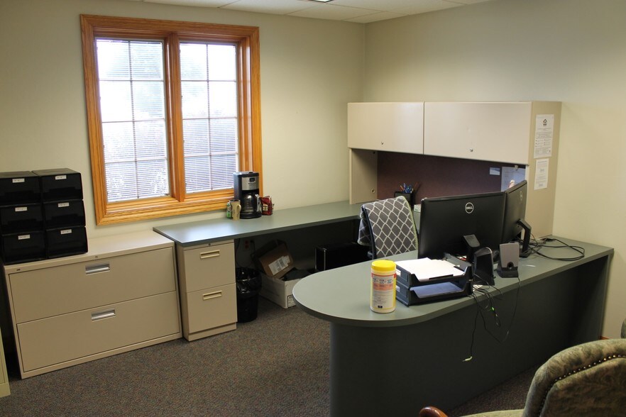 More Photos Of 2848 Memorial Dr, Two Rivers Medical For Lease