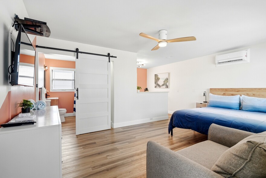 More Photos Of 11965 Gulf Blvd, Treasure Island Hotel For Sale