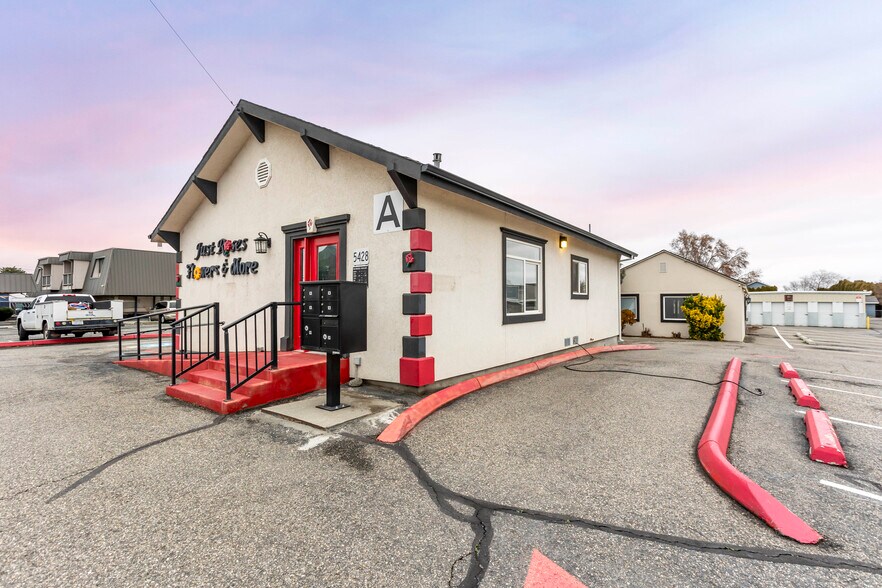 More Photos Of 5428 W Clearwater Ave, Kennewick Storefront Retail Office For Lease