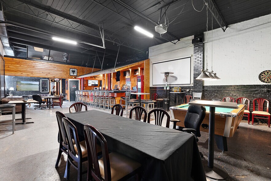 More Photos Of 16387–16395 Harper ave @ Harper Ave and Whittier Ave, Detroit Bar For Sale