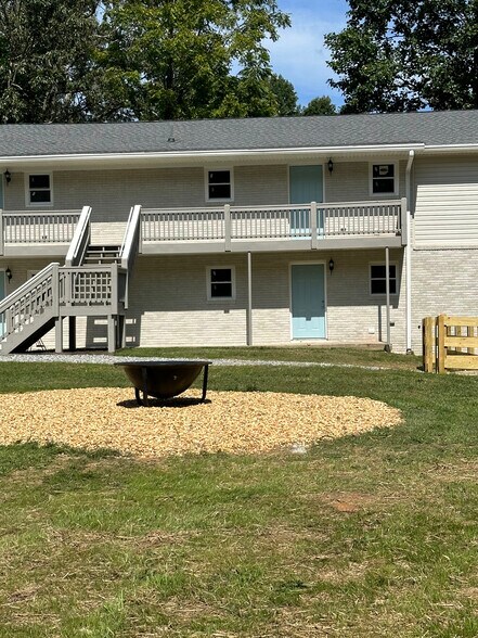 More Photos Of 125 Jones St, Blue Ridge Apartments For Sale