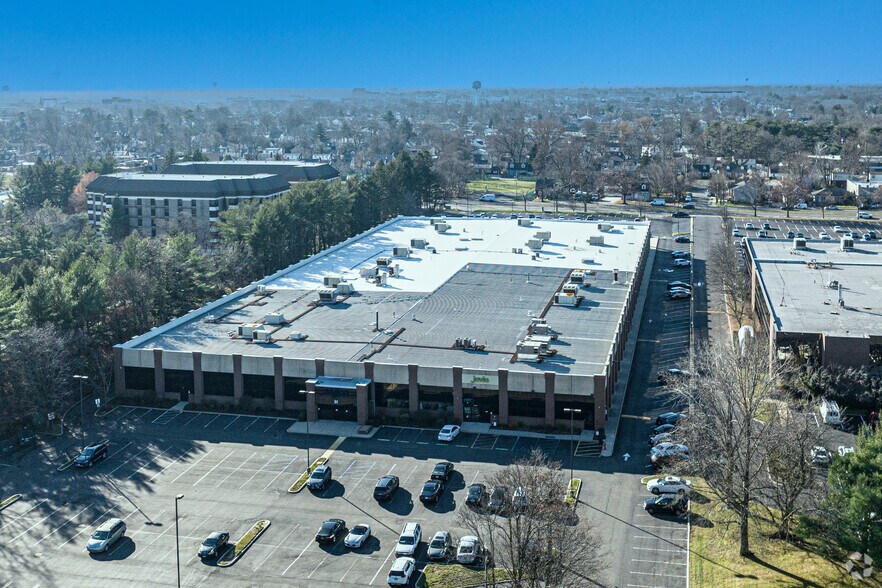 More Photos Of 51 Charles Lindbergh Blvd, Uniondale Flex For Sale