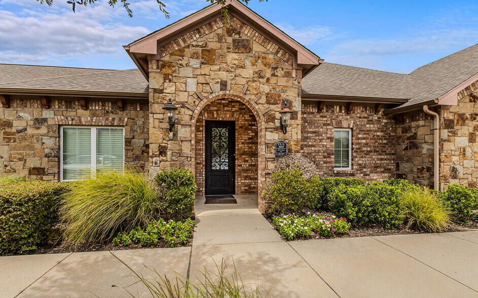 More Photos Of 905 Trophy Club Dr, Trophy Club Office For Lease