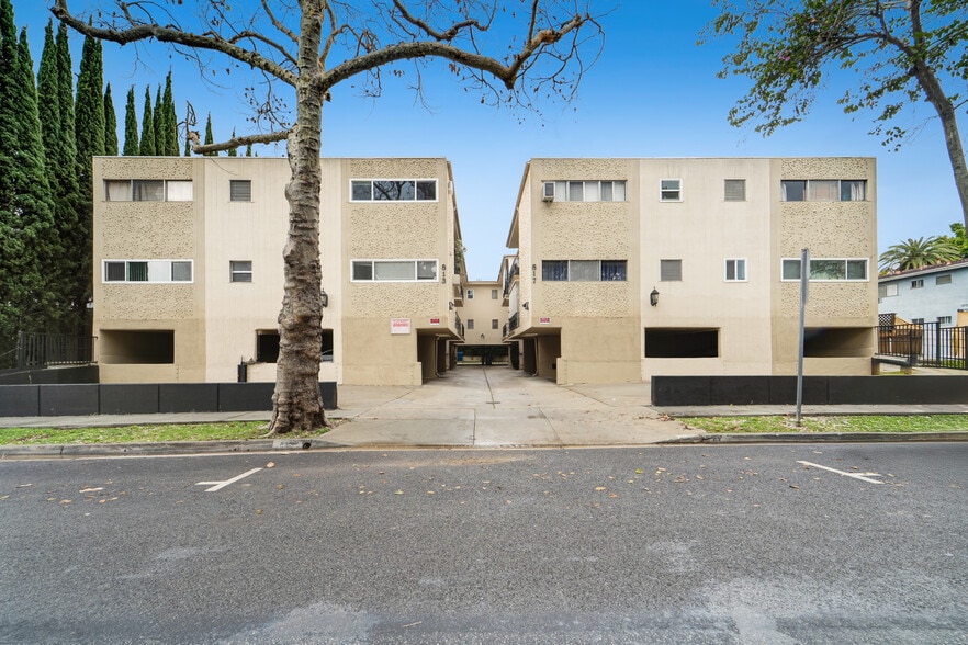 Primary Photo Of 813-817 Westbourne Dr, West Hollywood Apartments For Sale