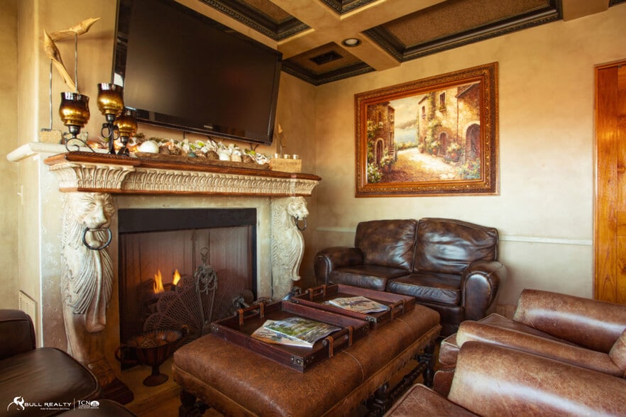 More Photos Of 935 Beachview Dr, Saint Simons Island Hotel For Sale