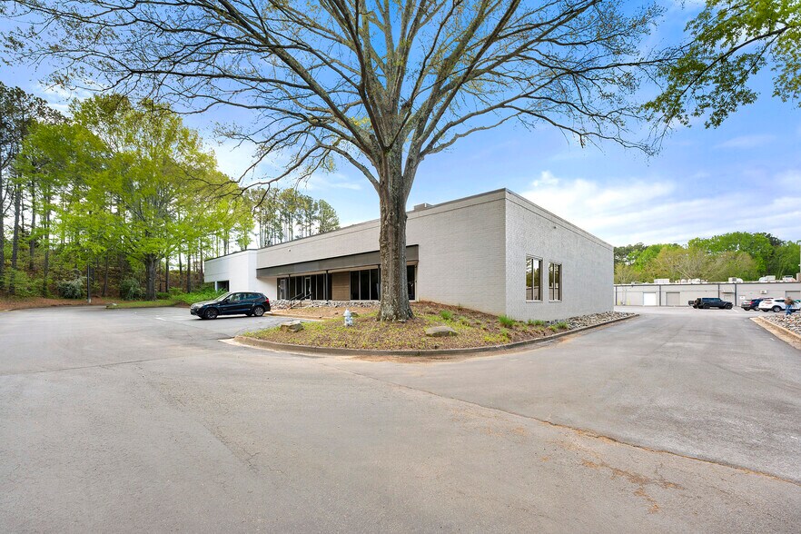 More Photos Of 8601 Dunwoody Pl, Sandy Springs Light Manufacturing For Lease