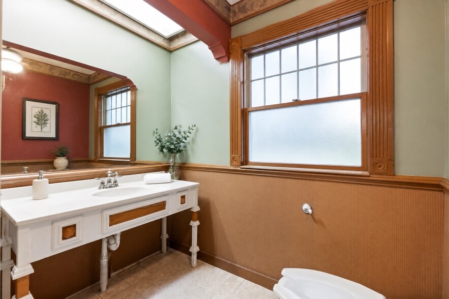 More Photos Of 5034 N Nebraska Ave, Tampa Freestanding For Sale