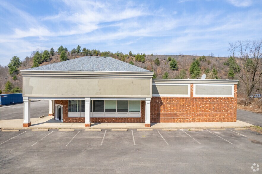 More Photos Of 1099 E Broad St, Tamaqua Storefront Retail Office For Lease